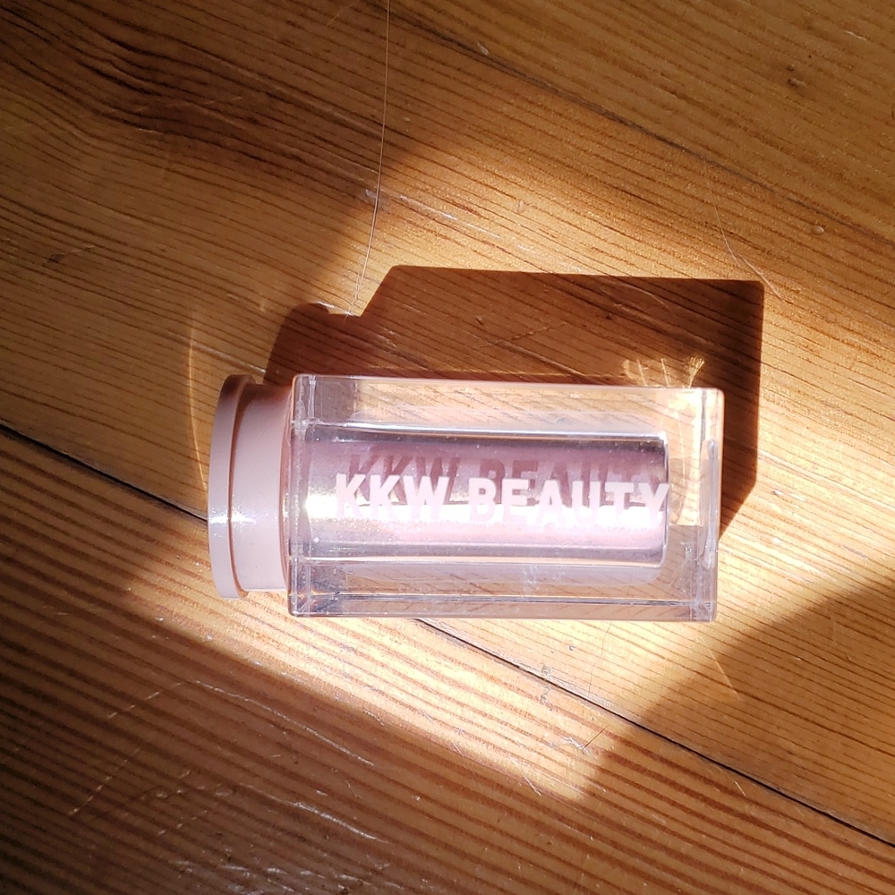 KKW Beauty Loose Eyeshadow!!